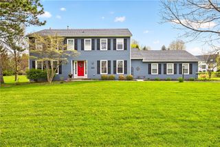 153 Caversham Woods, Pittsford, NY 14534