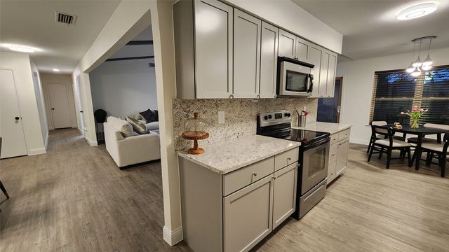 1619 Glenhill Lane, Lewisville, TX 75077