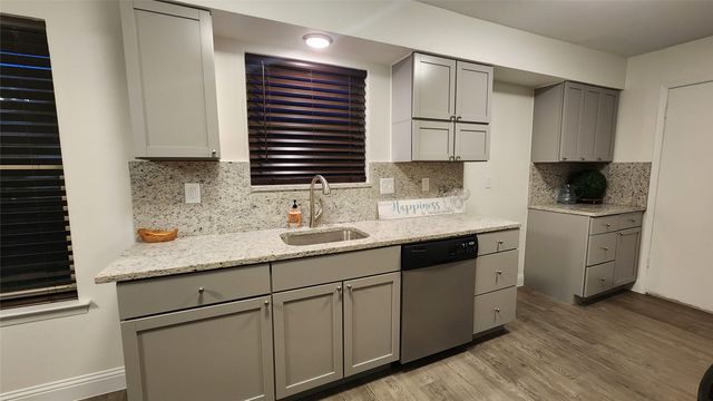 1619 Glenhill Lane, Lewisville, TX 75077