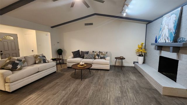 1619 Glenhill Lane, Lewisville, TX 75077