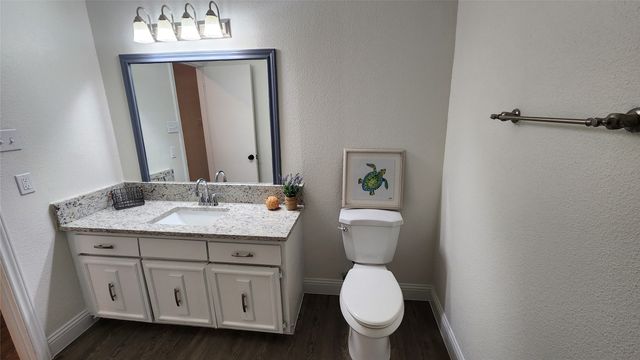1619 Glenhill Lane, Lewisville, TX 75077