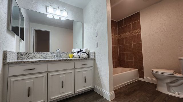 1619 Glenhill Lane, Lewisville, TX 75077
