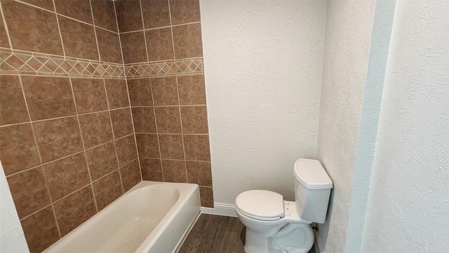 1619 Glenhill Lane, Lewisville, TX 75077