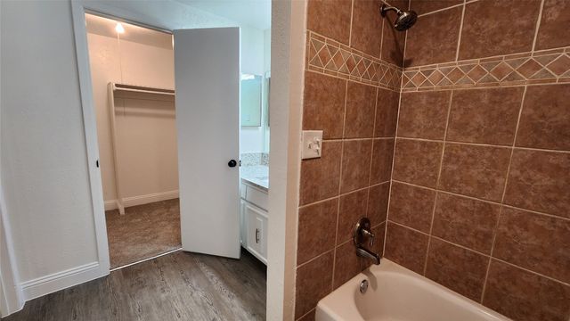 1619 Glenhill Lane, Lewisville, TX 75077