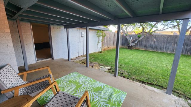 1619 Glenhill Lane, Lewisville, TX 75077