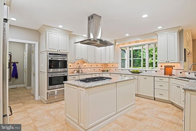 11366 SENECA KNOLL DR, Great Falls, VA 22066