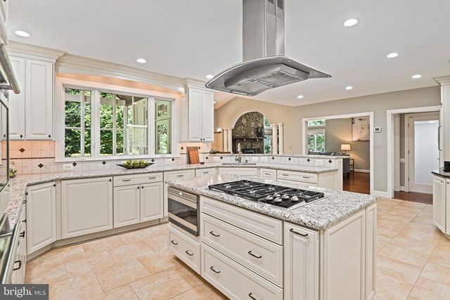 11366 SENECA KNOLL DR, Great Falls, VA 22066