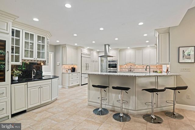 11366 SENECA KNOLL DR, Great Falls, VA 22066