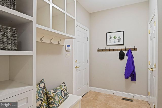 11366 SENECA KNOLL DR, Great Falls, VA 22066