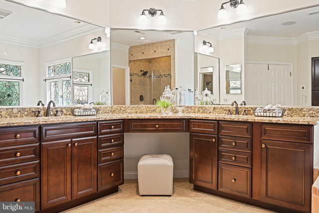 11366 SENECA KNOLL DR, Great Falls, VA 22066