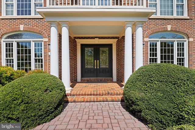11366 SENECA KNOLL DR, Great Falls, VA 22066