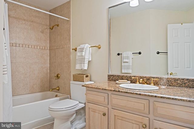 11366 SENECA KNOLL DR, Great Falls, VA 22066