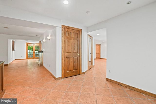 11366 SENECA KNOLL DR, Great Falls, VA 22066