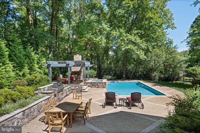 11366 SENECA KNOLL DR, Great Falls, VA 22066