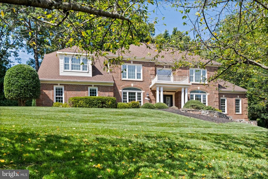 11366 SENECA KNOLL DR, Great Falls, VA 22066