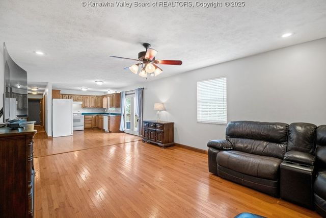 105 Flintstone Drive, Eleanor, WV 25070