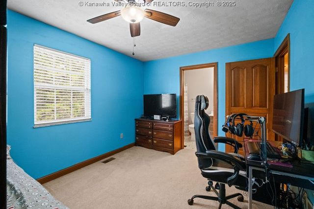 105 Flintstone Drive, Eleanor, WV 25070