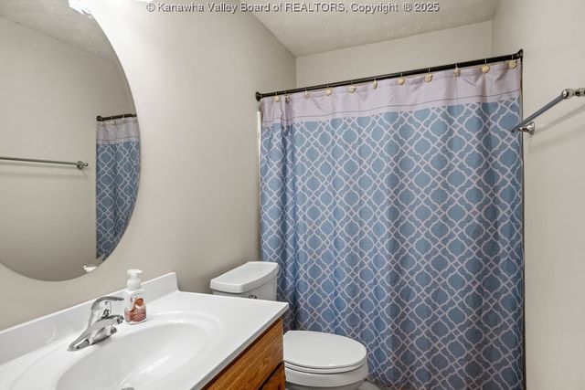 105 Flintstone Drive, Eleanor, WV 25070