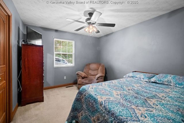 105 Flintstone Drive, Eleanor, WV 25070