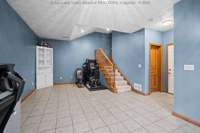 105 Flintstone Drive, Eleanor, WV 25070