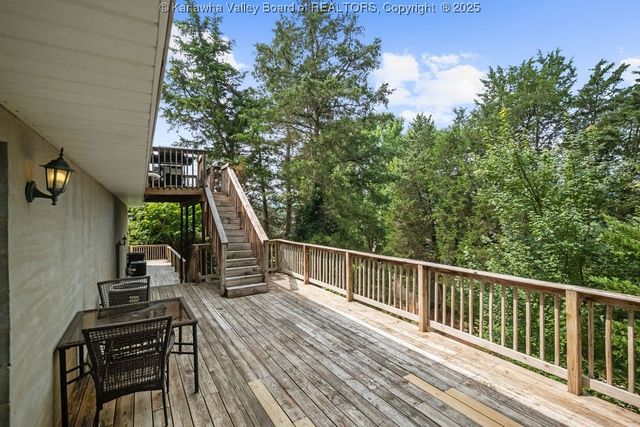 105 Flintstone Drive, Eleanor, WV 25070