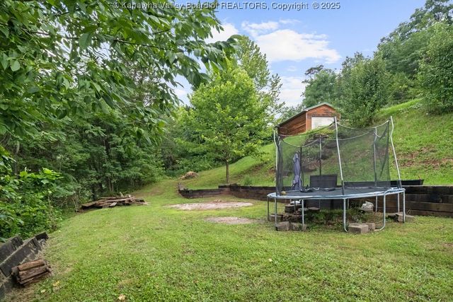 105 Flintstone Drive, Eleanor, WV 25070