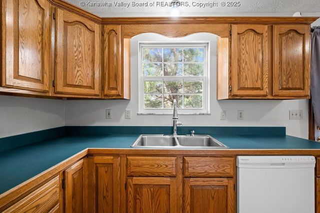 105 Flintstone Drive, Eleanor, WV 25070