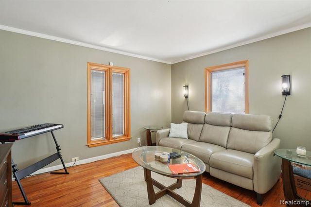 20600 Danbury Lane, Harper Woods, MI 48225