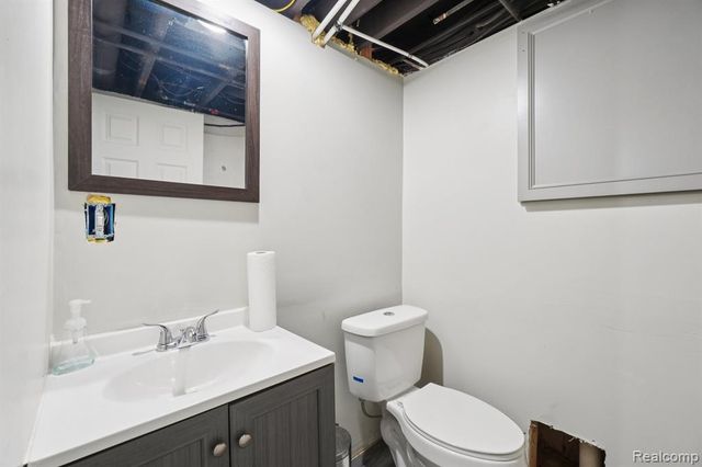 20600 Danbury Lane, Harper Woods, MI 48225