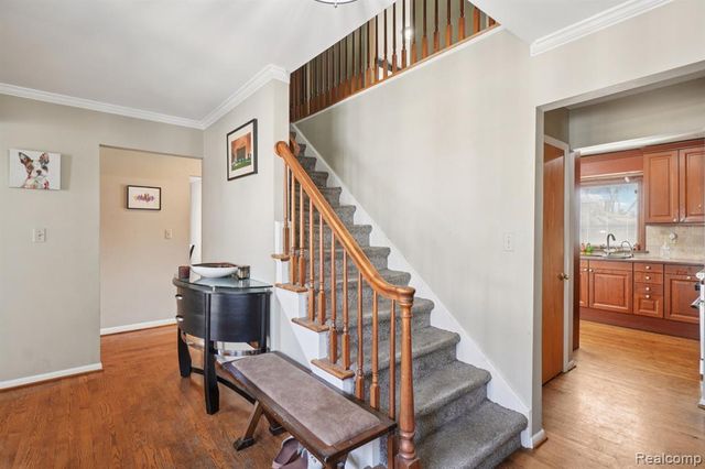20600 Danbury Lane, Harper Woods, MI 48225