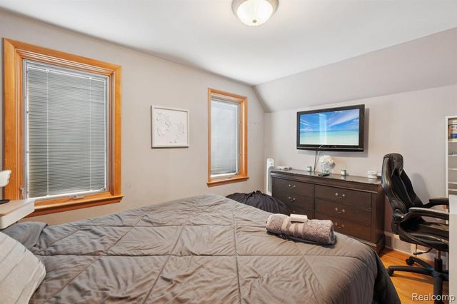20600 Danbury Lane, Harper Woods, MI 48225