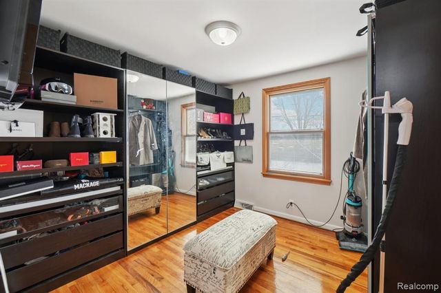 20600 Danbury Lane, Harper Woods, MI 48225