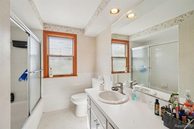 20600 Danbury Lane, Harper Woods, MI 48225