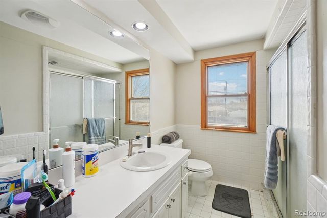 20600 Danbury Lane, Harper Woods, MI 48225