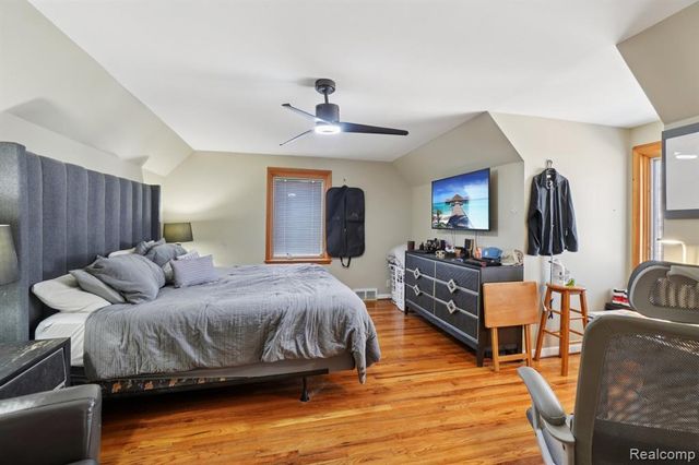 20600 Danbury Lane, Harper Woods, MI 48225