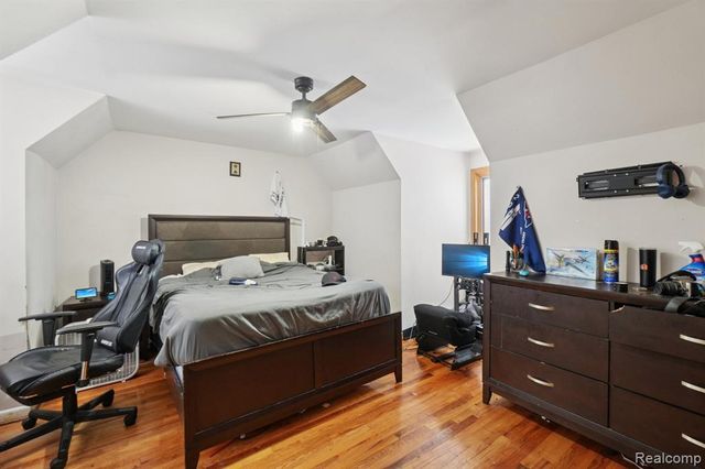 20600 Danbury Lane, Harper Woods, MI 48225