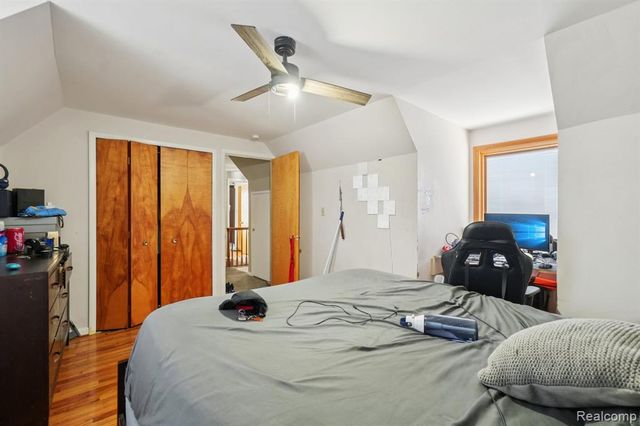 20600 Danbury Lane, Harper Woods, MI 48225