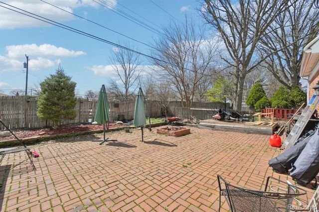 20600 Danbury Lane, Harper Woods, MI 48225