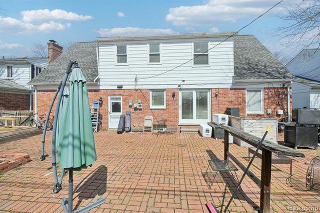 20600 Danbury Lane, Harper Woods, MI 48225