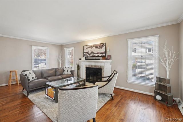 20600 Danbury Lane, Harper Woods, MI 48225