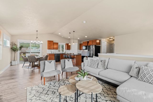 9817 E Hoffman Ct, Spokane Valley, WA 99206