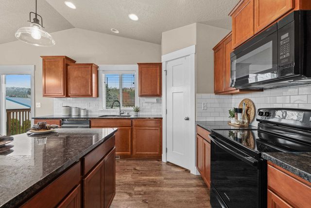 9817 E Hoffman Ct, Spokane Valley, WA 99206