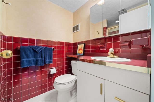 11820 Edgewater Drive 415, Lakewood, OH 44107