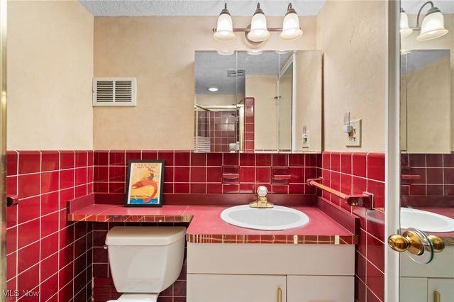 11820 Edgewater Drive 415, Lakewood, OH 44107