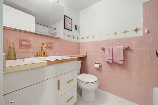 11820 Edgewater Drive 415, Lakewood, OH 44107