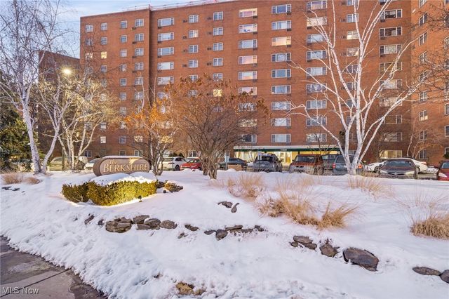 11820 Edgewater Drive 415, Lakewood, OH 44107