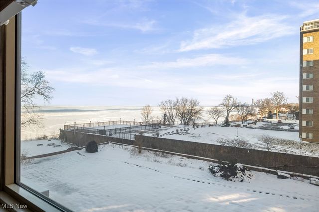 11820 Edgewater Drive 415, Lakewood, OH 44107