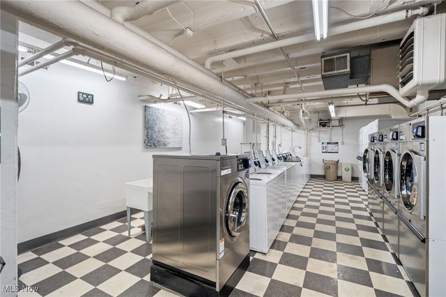 11820 Edgewater Drive 415, Lakewood, OH 44107