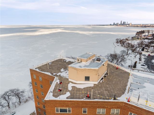 11820 Edgewater Drive 415, Lakewood, OH 44107