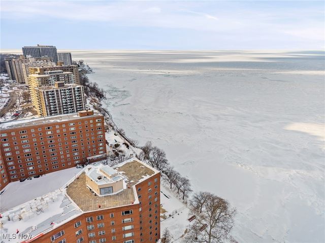 11820 Edgewater Drive 415, Lakewood, OH 44107